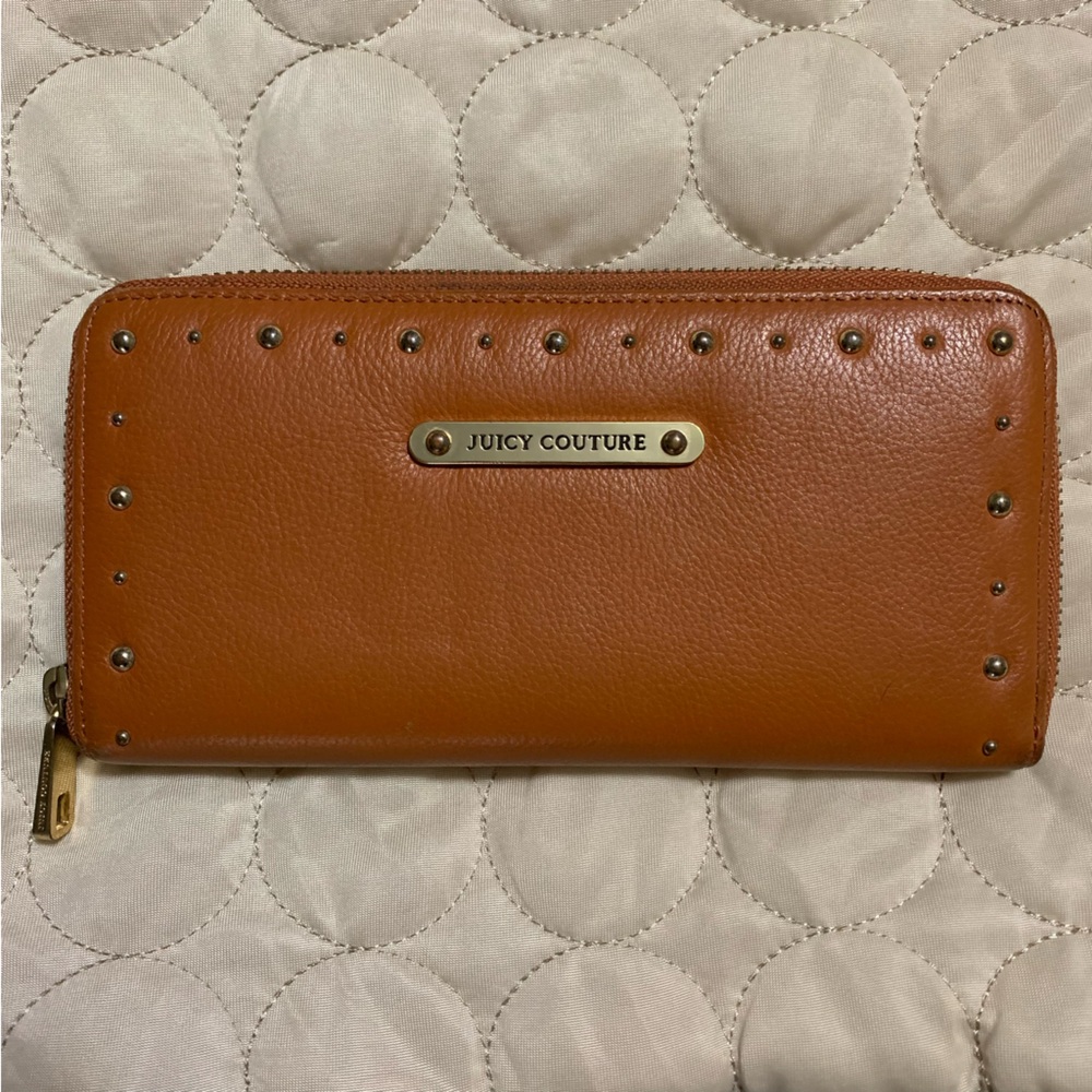 Vintage Juicy Couture Tan Wallet with Gold Zipper